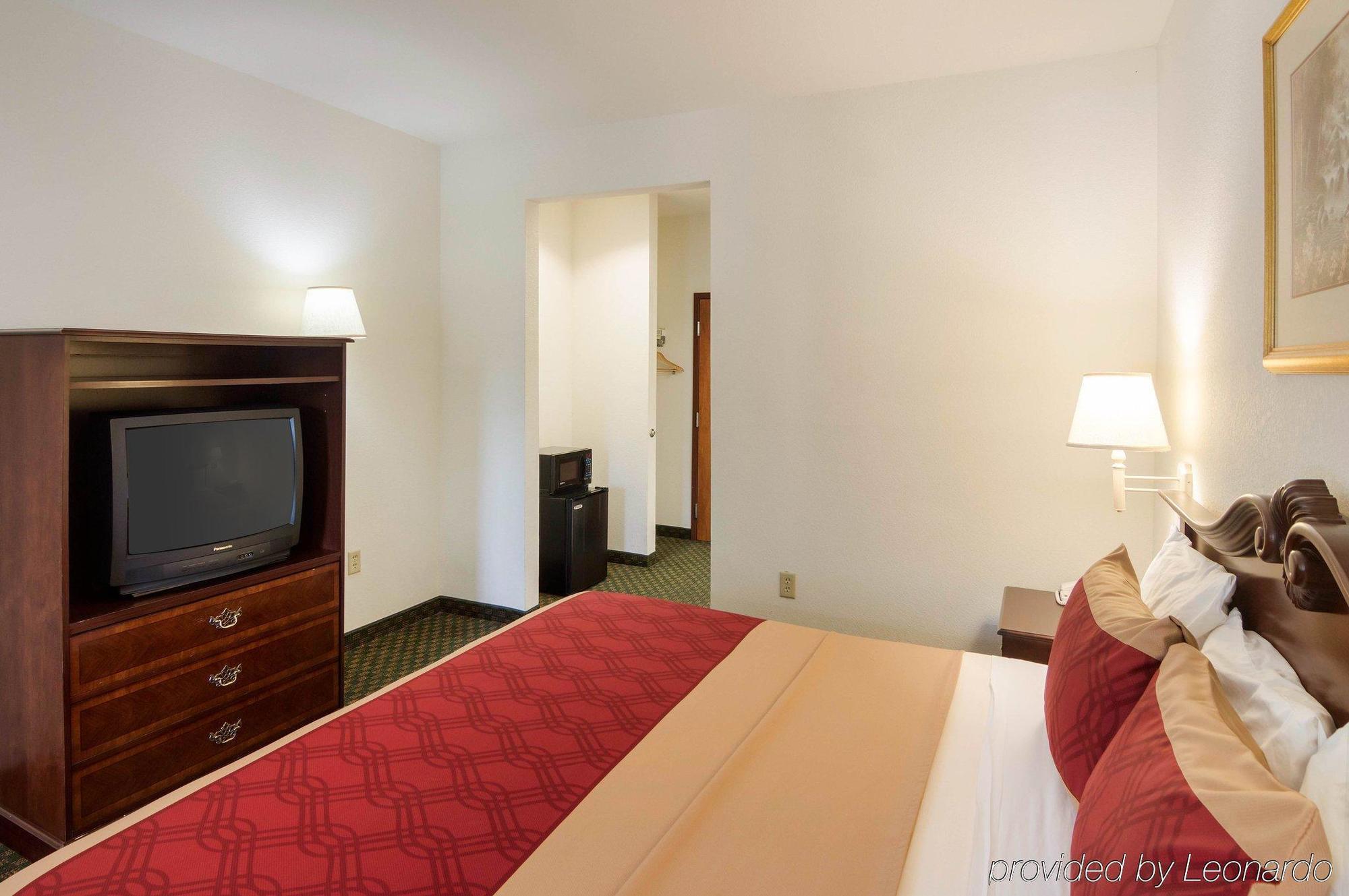 Econo Lodge Уедърфорд Екстериор снимка