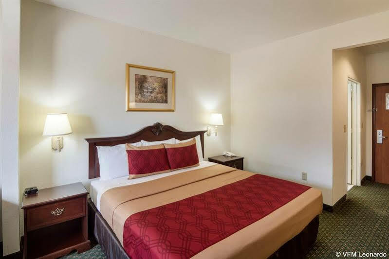 Econo Lodge Уедърфорд Екстериор снимка