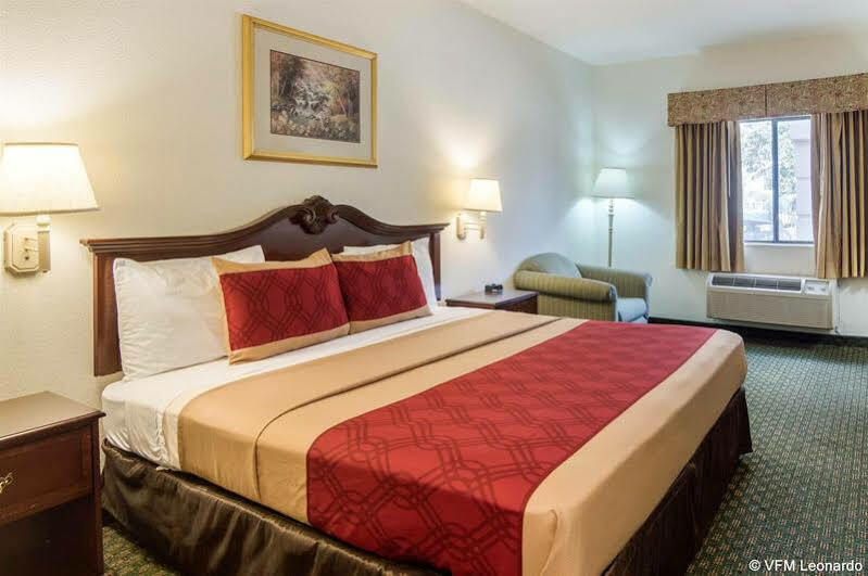 Econo Lodge Уедърфорд Екстериор снимка