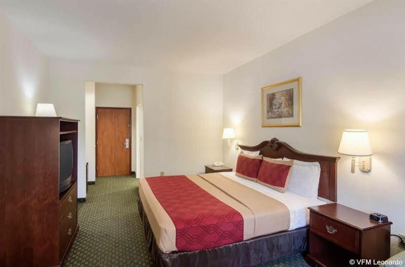 Econo Lodge Уедърфорд Екстериор снимка